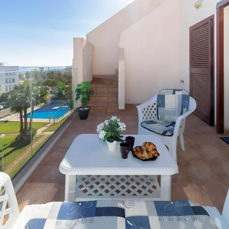 Victoria Sunny Flat With Sea And Pool View
