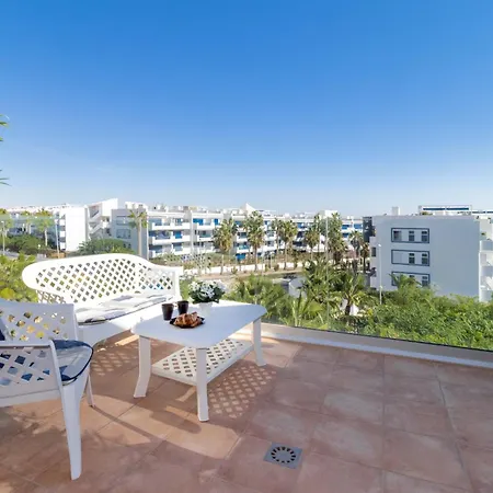 Victoria Sunny Flat With Sea And Pool View Apartment