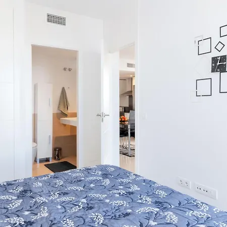 Victoria Sunny Flat With Sea And Pool View *