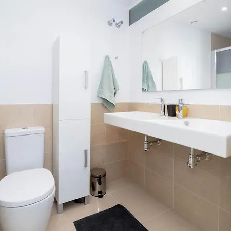 Victoria Sunny Flat With Sea And Pool View *